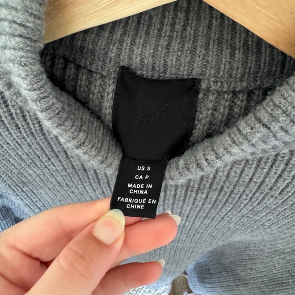 H&M Mock-neck Sweater - Picture 4 of 5